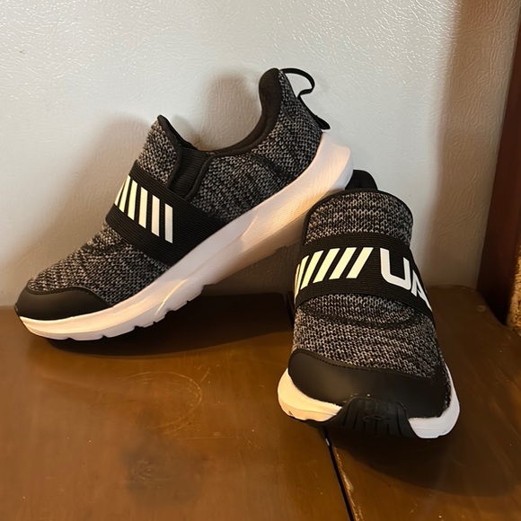 Under Armour Sneakers Black and White - Picture 3 of 5